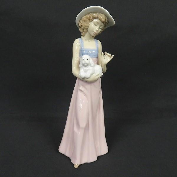 リヤドロ】犬を抱く女の子 愛くるしい