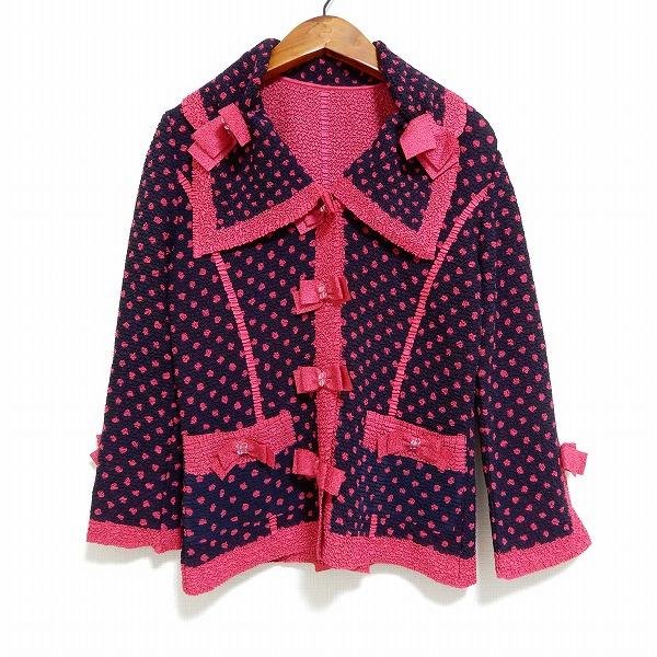 ノコオーノ プリーツ加工 花モチーフ ノーカラージャケット ピンク ノコオーノ プリーツ加工 花モチーフ ノーカラージャケット ピンク