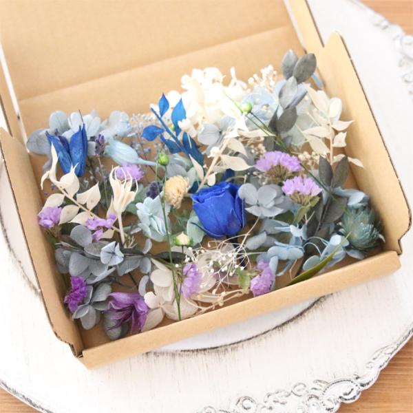 ブルーローズがアクセントに、ラベンダーとの相性がGOODな花材キットです！ラベンダーカラーのスターチスも脇役として取り入れてみました。ハーバリウム、キャンドル、各種アレンジメント等の材料にお役立てください。■サイズ：・パッケージサイズ（外寸...