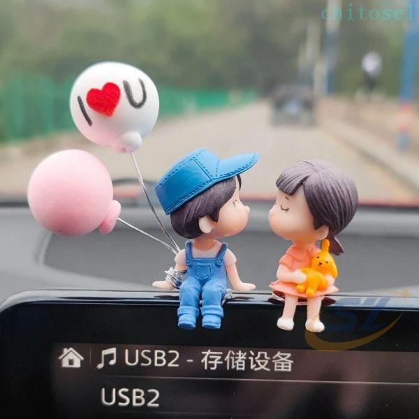車飾り 車内 置物 カーアクセサリー かわいい ダッシュボード インテリアゾンチーカップルアクション デコレーション 贈り物 車内の装飾 プレゼント ギフト