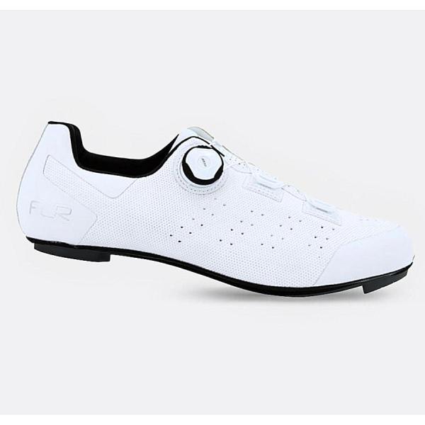 40サイズ１足、41サイズ２足、42サイズ３足、43サイズ１足入荷中！パフォーマンスと快適性。人気No.1の定番ニットモデル●さらにASIAN FITに対応した新型ミドルグレード　●従来モデルより幅広甲高に対応するAsianFit形状「エリ...