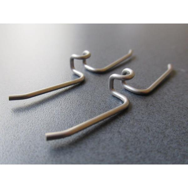 適合車種カワサキ　APレーシングCP2696/APレーシングCP3696　ブレーキパッド スプリングです。リアブレーキパッドに取付け過度な遊びをコントロールしてくれます。★装着は安全の為プロショップ整備資格者にご依頼下さい。※送料無料・ポス...