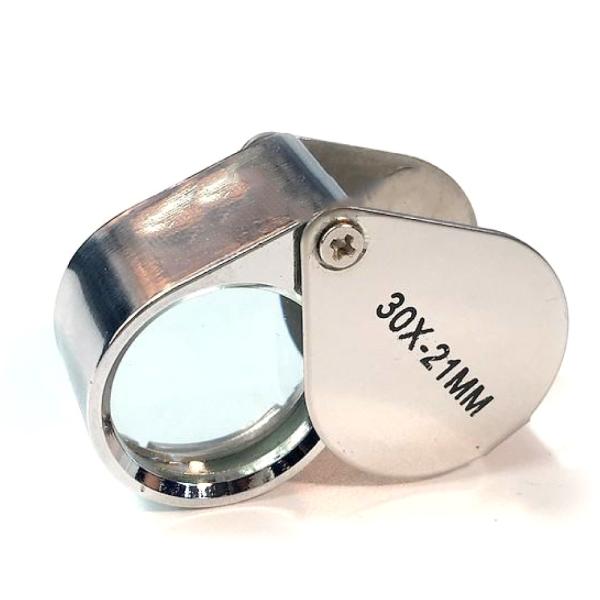 ・商品名30倍ジュエリールーペ・サイズ使用時サイズ：58mm×25mm×18mm重量　　：約35g　新品未使用、コンパクトサイズの30倍ジュエリールーペです。時計や宝石鑑定や基盤使用パーツの確認など様々なシーンで持っておくと非常に便利なルー...