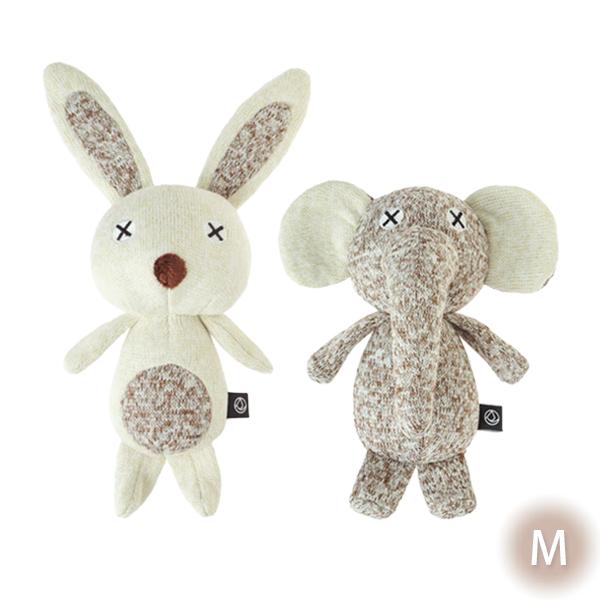 厚めの生地とスクイーカーで遊びが長持ちするおもちゃ。にくめない表情で、ワンちゃんのハートをわしづかみ！【サイズ】ラビット：約 W16×D8.5×H27.5cmエレファント：約 W17×D10.5×H19.5cm【重　さ】ラビット：約 73g...