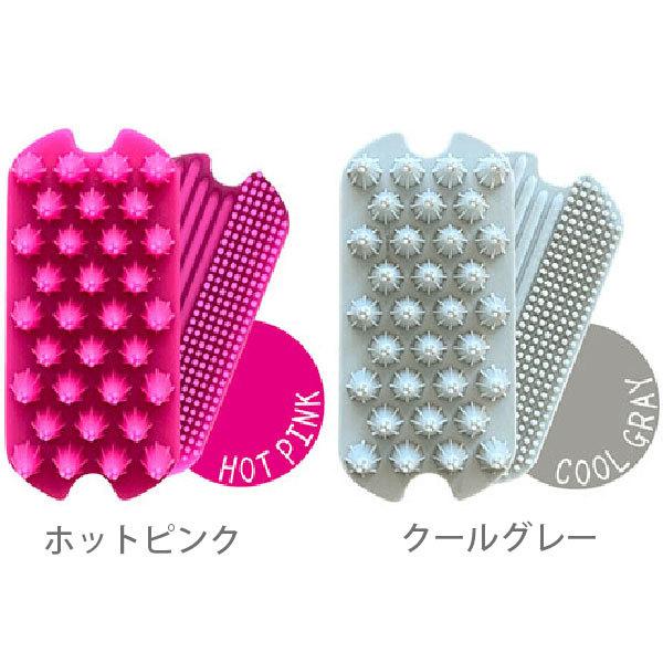 マッサージ＆ムダ毛取りに。独自の構造トリプルフィンガー（3本の突起）でしつこくからんだ抜け毛もすばやくきれいに。やわらかいので肌がデリケートな子にも安心、肌を適度に刺激し、マッサージ効果で新陳代謝も活発になります。長毛にも短毛にも（両面）使...