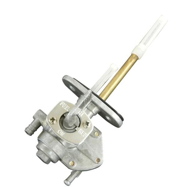 汎用の燃料コックです。適合:ゼファー400,ZRX400,DT125,DT175サイズ合えばDT250, AT1, AT125, DT1, RT1, RT360にも流用できます。取り付け面サイズ: 横幅53mm 幅20mm ネジ穴ピッチ33mm