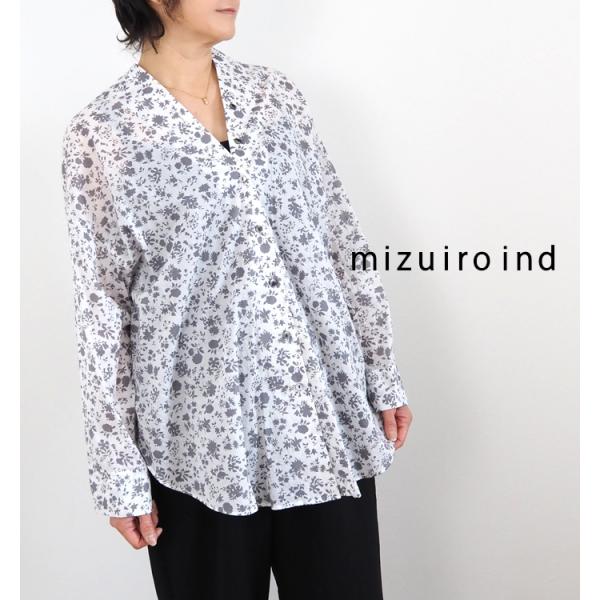mizuiroind（ミズイロインド） スモールフラワープリントVネックシャツ