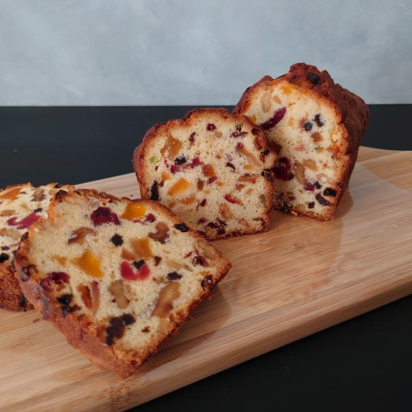 ★手作りのパウンドケーキ  　自家製ドライフルーツ入り★注文を受けてから作り、お送りします。     ＜商品仕様＞  原材料：バター・砂糖・小麦粉・卵・アーモンドプードル・胡桃　　　　自家製ドライフルーツ（いちご・みかん・ぶどう）　　　　ド...