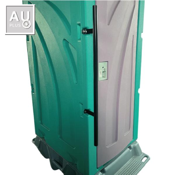 ・仮設トイレの出入りをおこなう際、安全性を重視したとても便利な商品です。・段差がある場所でも外手摺を使用することにより出入りの苦慮が軽減されます。・電動ドリル等で簡単取付！＜寸法＞H1097ｍｍ＜重量＞1.8kg＜材質＞スチール