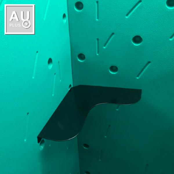 ・小物や必需品の置き場として十分なスペースを確保しておりますので、落下防止にもなり仮設トイレの使いやすさが格段に向上します。・簡単に取り付ける事が出来ますのでお手を煩わせる事はありません。＜材質＞ステンレス（艶消し塗装）