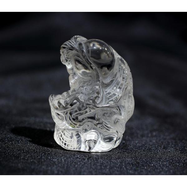 昇り龍、ドラゴンの置物・材質　水晶・31ｍｍ×40mm×25ｍｍ龍は幸せを呼びよりよい方向へ向け、未来を見通す力を与えてくれると言われます。※下の「商品説明・情報」もご覧ください。