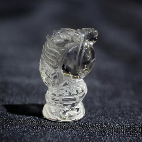 昇り龍、ドラゴンの置物・材質　水晶・20ｍｍ×30mm×12ｍｍ龍は幸せを呼びよりよい方向へ向け、未来を見通す力を与えてくれると言われます。※下の「商品説明・情報」もご覧ください。