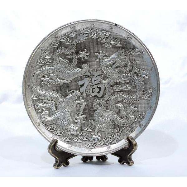 昇り龍、ドラゴンの置物プレート・材質　銅　・台付き・直径10cm龍は幸せを呼びよりよい方向へ向け、未来を見通す力を与えてくれると言われます。※下の「商品説明・情報」もご覧ください。