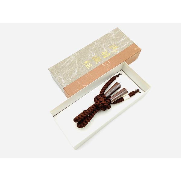 [商品名] 男羽織紐　和装小物[素　材] 正絹　[状態・ランク] 未使用品 A[サイズ] 全体長さ約15cm　紐幅約0.8cm[カラー] 茶色系[コメント] 未使用の正絹紳士物羽織紐の和装小物です。お洒落、ポイントになるアイテムの一つで、着...