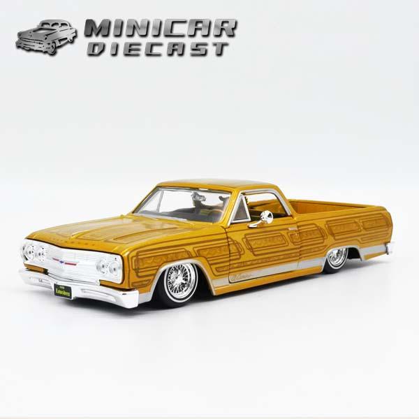 1/25 箱入り ミニカー 1965 Chevrolet El Camino ゴールド 1965年 シボレー エルカミーノ アメ車 シェビー  CHEVY トラック ローライダー MAISTO マイスト