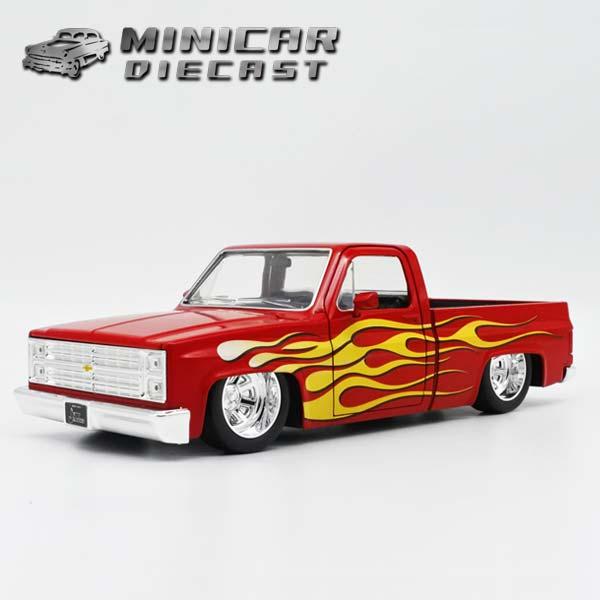 1/24 箱入り ミニカー 1985 CHEVROLET C10 レッド イエロー フレームス