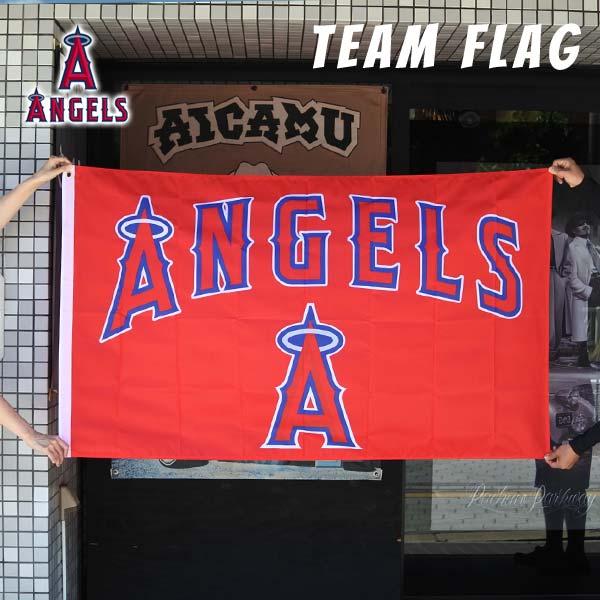 MLB Los Angeles ANGELSエンゼルスの大きめのフラッグです。お部屋の壁に飾っても、目隠しに使ってもおしゃれ！■サイズ　縦：約91.5cm 横：約152.5cm■カラー：レッド※ネコポス便OK※この商品は輸入品の為、糸のほつ...