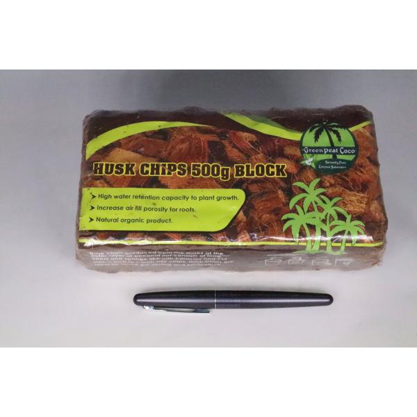 ココナツの実の皮を裁断しサイコロ状にしたものがココナッツハスクチップです（本商品には、繊維を含む細かい粉砕物も含みます）。圃場・畑・花壇・家庭菜園の保水性や水はけの改善、ガーデニング、インテリア用に鉢やポットのデコレーション、鉢底への利用だ...