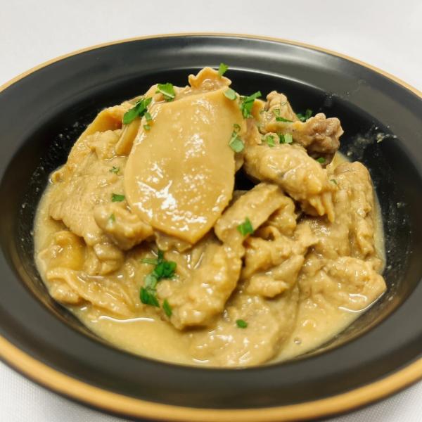 厳選した馬のモツを、甘口の味噌でじっくりと煮込みました。どこか懐かしく、あったかい田舎風の味付けとなっています。２００ｇずつ真空パックしておりますので、適宜湯煎してお召し上がりいただくか、冷蔵庫で解凍した後、器に移して電子レンジなどで温めて...