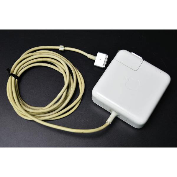 ジャンク MagSafe2 45W A1436　MacBook ACアダプタ 充電器 2-0526-1通電確認しましたが、今後も通電するかはわかりません。黄ばみやケーブル皮膜破損が複数箇所あります。部品取りやケーブル交換できる方いかがでしょ...