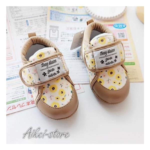 ・笛入りシューズ♪・歩くたびピッピッと音がなってお子様も大喜び！・お子様がどこにいるのかすぐ分かるので安心！●あんよを始めたばかりの赤ちゃんにぴったりのベビーシューズです●滑りにくく屈曲性の高いソールは歩き始めの赤ちゃんをしっかりサポートマ...