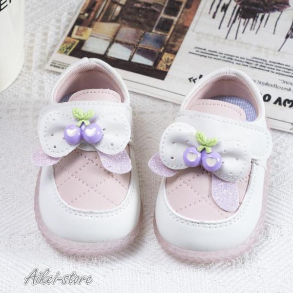 ●あんよを始めたばかりの赤ちゃんにぴったりのベビーシューズです●滑りにくく屈曲性の高いソールは歩き始めの赤ちゃんをしっかりサポート●開口部のマジックテープは大きく開くので、履かせやすくて脱げにくい！ママも赤ちゃんもラクラクです●靴底は、滑り...