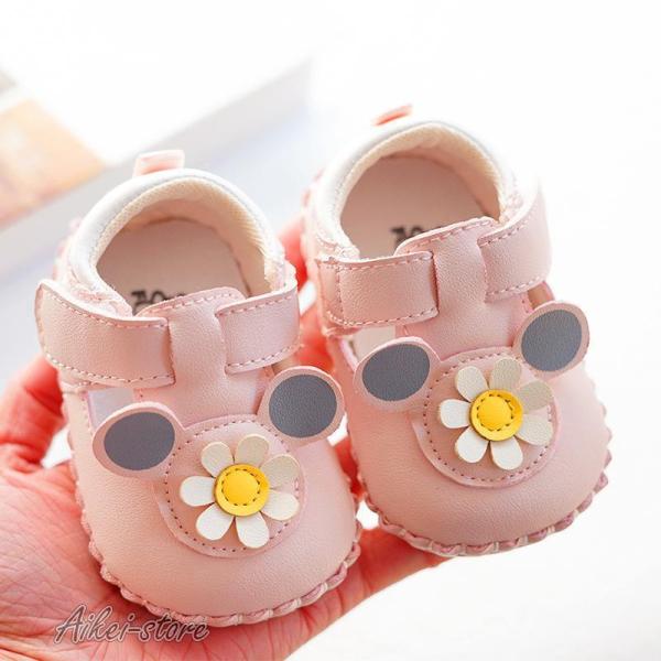 ●あんよを始めたばかりの赤ちゃんにぴったりのベビーシューズです●滑りにくく屈曲性の高いソールは歩き始めの赤ちゃんをしっかりサポート●開口部のマジックテープは大きく開くので、履かせやすくて脱げにくい！ママも赤ちゃんもラクラクです●靴底は、滑り...