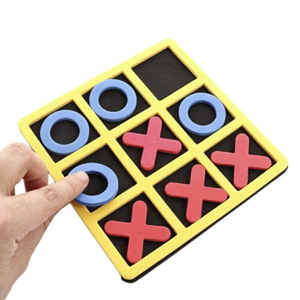 サイズ約15cm×約15cm×約0.8cmセット内容ボード1つ丸4つバツ4つ素材 スポンジ重量 約12g【ルール】3×3の9マスの中でゲームを遊びます ジャンケンに勝ったら先行の「マル」ジャンケンに負けたら後攻の「バツ」になります先行の人は...