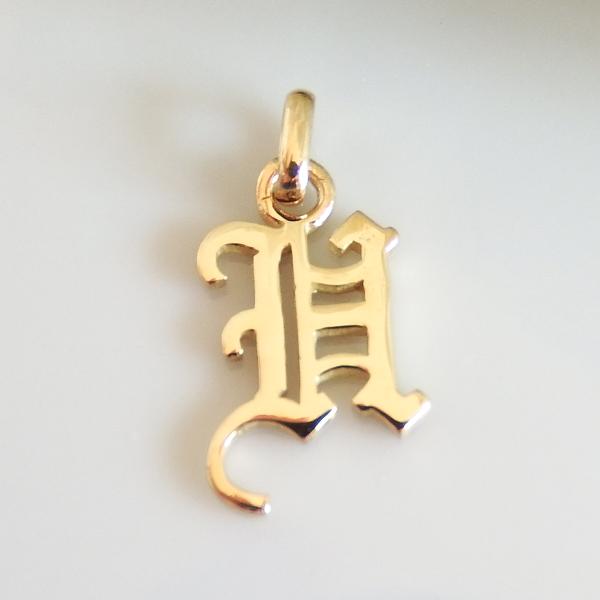 ペンダントトップ 18金 イニシャル H h K18 アルファベット 