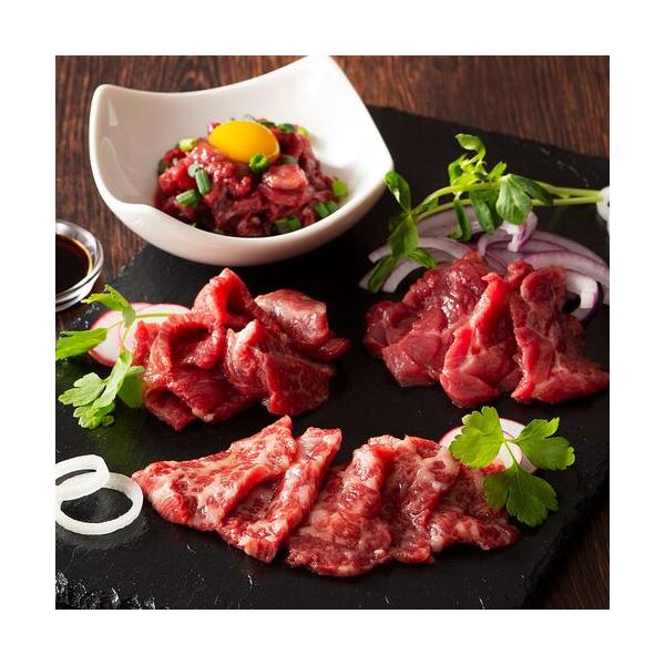 カナダを中心とした海外の契約牧場の大自然の中で丈夫な体躯をつくり、約２年間飼育を行います。それから、生体のまま熊本の自社牧場にやってきます。創業より培ってきた肥育方法と独自配合の餌、地下よりくみ上げた阿蘇の伏流水を与え、阿蘇山麓の雄大な自然...