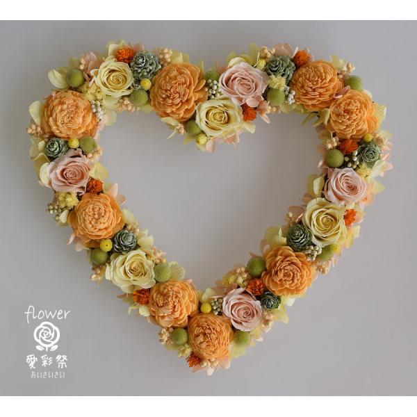 ハートのリース、プリザーブドフラワー入り ハートの箱に入ったブリザードフラワー プリザーブドフラワー