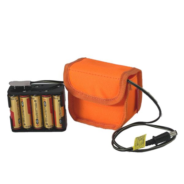 新鋭工業　非常用乾電池式充電器です。新鋭工業の吸引器対応機種にて、別売の電池を使用すれば非常時に吸引器のバッテリーの充電が行えます。対応機種：ミニックIII-SB、ミニックIII-WB・セパIII-B、ミニックDC-II（ミニックDC2）、...