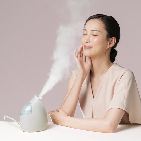 数量限定 ミルクとモカが新色で登場！ ナノレベルのホットクリーンスチームTMによる高潤保湿ケアとマイナスイオンによる毛穴ケアと肌の引き締めでもっちりとしたハリツヤ肌へ。年間を通して保湿が重要になりつつある中で、大容量スチーム＆シンプルで使い...