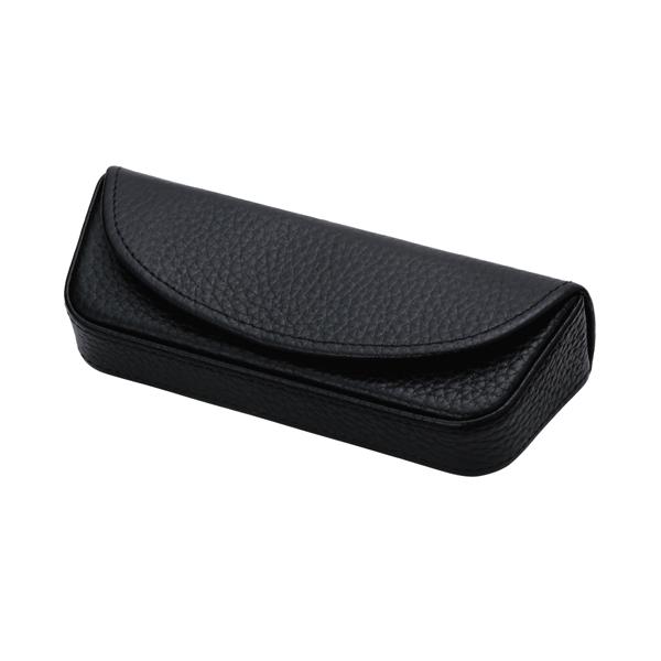 しっかりした作りの本革製メガネケース！　ハードタイプでカバンの中に入れて持ち運ぶ際も、保護機能が高いのでメガネをしっかり守ります。シンプルで年齢性別問わず使いやすいデザインです。お誕生日、還暦祝い、入学、卒業、入社、退職などプレゼントにもお...