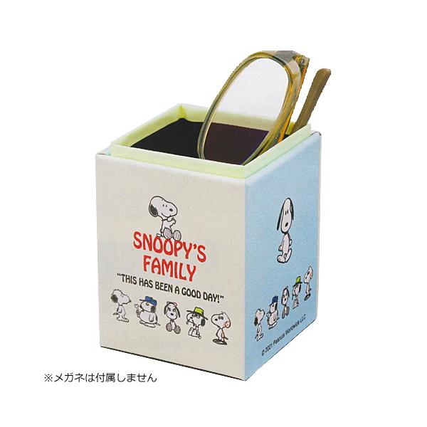 暗いところで光る！蓄光メガネスタンド【スヌーピー】フチの蓄光素材が暗いところで光るメガネスタンドです。夜でもメガネの位置がすぐにわかって便利♪【使用方法】使用前に太陽光、蛍光灯に約30分以上光を蓄えてからご使用下さい。約6時間発光します(目...