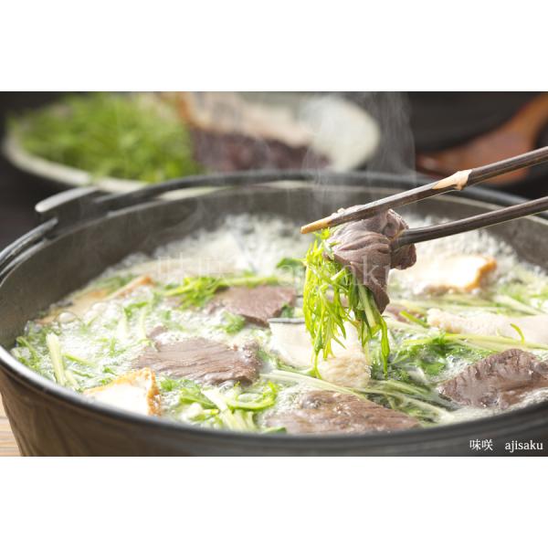 はりはり鍋の秘伝出汁は300年伝承の味。古式捕鯨発祥の地で栄えた和歌山県太地町に伝わる本物の美味しさを食卓にお届けします。専用レシピ付きでどなたさまでも簡単にはりはり鍋がお楽しみいただけます。こちらは尾の身と鹿の子がセットになったワンランク...