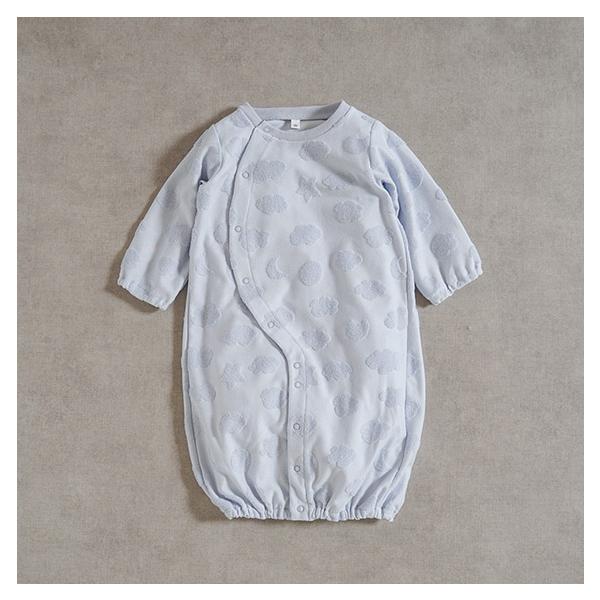 雲や月、星型模様がぽこぽこと浮かび上がる生地で作った2wayドレス。■デザイン・雲や月などの模様がパイルによって立体的に見えるデザインです。・前開きのカーブや袖口、足口にはゴムを入れ、丸みのあるシルエットに仕上げています。・優しいパステルカ...