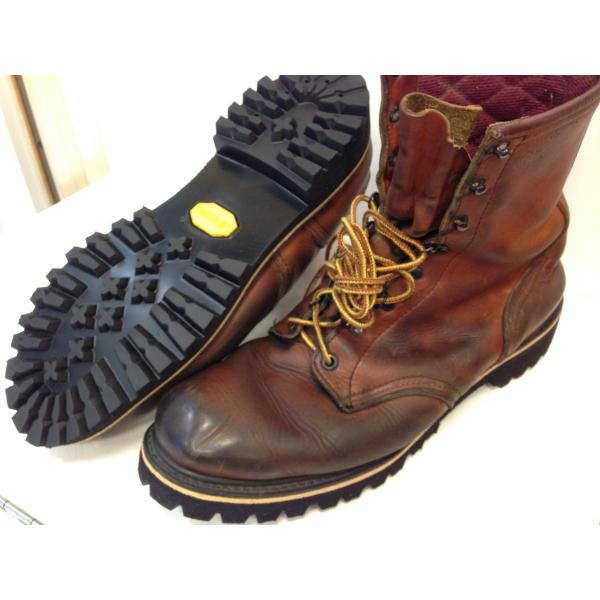 ソール交換RedWingなどのブーツに限らず、オールソールが出来るほとんどの靴にソール交換が可能です。ソール面が29センチ長以下の小さいサイズのソールは出来ない場合がございます。その場合代替としてvibram#100がおススメです。まずはご...