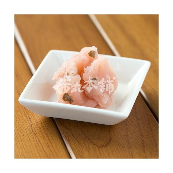 桜の香り、塩気のアクセント。春色あんこ誕生。上品な白あんを自然素材の紅麹でほんのり桜色に仕上げ、塩漬けにした国産大島桜の葉を贅沢に混ぜ込みました。ほんのり塩気が効いた甘さ控えめのあんこで、春の風味を感じる季節限定の逸品です（500gは通年販...