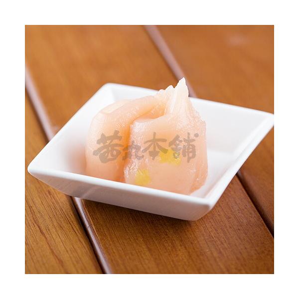 白桃の瑞々しさ、そのままあんこに閉じ込めました！瑞々しくやさしい甘さが人気の白桃を、角切り果肉入りのあんこで表現。クリームと混ぜても桃味はしっかり残り、生の桃をプラスすればケーキやパンがさらに華やかに。『ももあん』で、桃の美味しさをまるごと...