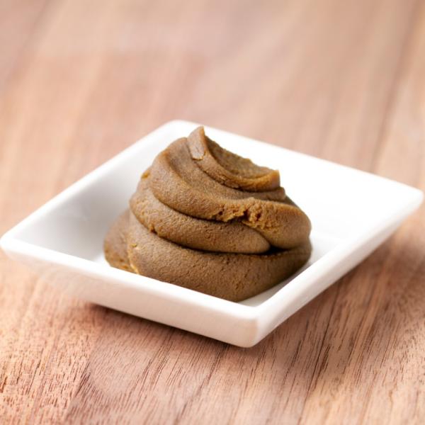 香ばしさの頂点へ。濃いからこそ、ほうじ茶が主役になる。『濃い静岡抹茶あん』に肩を並べる新シリーズとして登場した『濃い京ほうじ茶あん』。使用するのは香りの名産・京都の焙じ茶。たっぷりと炊き込んでも香りが濁らず、ほうじ茶の芳ばしさがまっすぐに感...