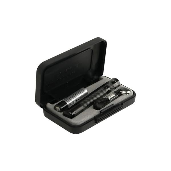 クラシックブラック/外径mm:12.7全長mm:81/J3A012・Color:ブラック・パッケージ個数:1・●単4形乾電池1個使用のコンパクトなキーライトです。●ヘッドを緩めると点灯、締めると消灯します。●ヘッドの回転によりワイド、スポッ...