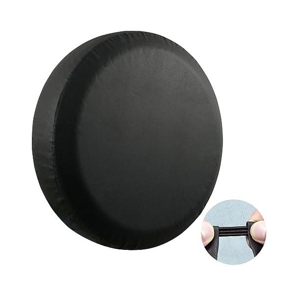 漆黒/ジムニー用/-・Size:ジムニー用・??高級感＆機能性に優れたスペアタイヤカバー当社のジムニータイヤカバーは、汚れや撥水性に優れたPVCレザーのジムニータイヤカバーを採用。漆黒のシンプルでかっこいいデザインでありつつ雨や汚れからスペ...