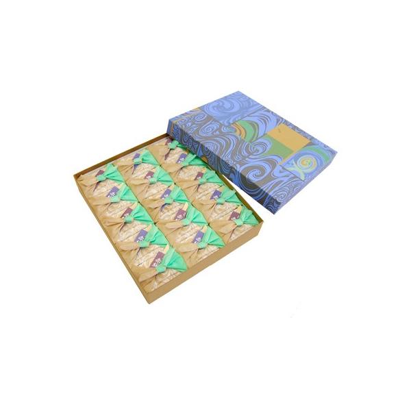 きな粉餅 黒糖 小風呂敷包みに2個入り「赤坂もち」は、初代が遠ざかる江戸の姿を惜しみつつ創ったものです。上品な甘さと滑らかな舌ざわり、きな粉と胡桃の香ばしさは今も昔も替わりありません。赤坂青野の看板商品「赤坂もち」と同様の和菓子は全国に多数...