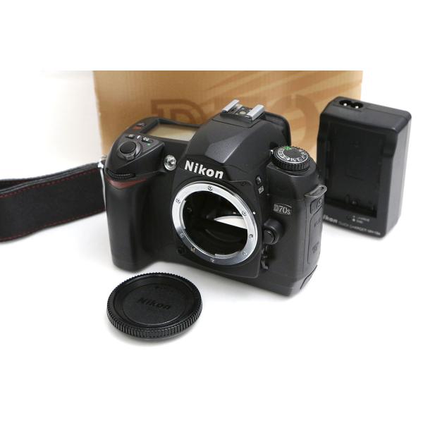 ■商品名ニコン D70s ボディ（センサー清掃済）■状態美品[外観]わずかなスレや小傷はありますが、中古品としてきれいな状態です。[光学]ファインダーやイメージセンサーに異常は無くきれいな状態です。[動作]基本動作に異常は無く動作良好です。...