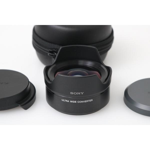 ■商品名ソニー VCL-ECU2 [ブラック]■状態良品[外観]概ねきれいな状態ですが、一部スレや傷があります。フード部にスレがあります。[光学]チリの混入はありますがくもりやカビなどは無く実用的な状態です。[動作]基本動作に異常は無く動作...