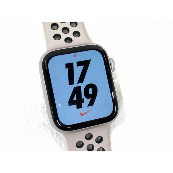 Apple Watch Nike (GPS + Cellular)44 mmケース（モデル：A2157）シルバーのアルミニウム製、レッドリングのDigital CrownIon-Xガラス、Retinaディスプレイ、Nikeロゴ入りのセラミッ...