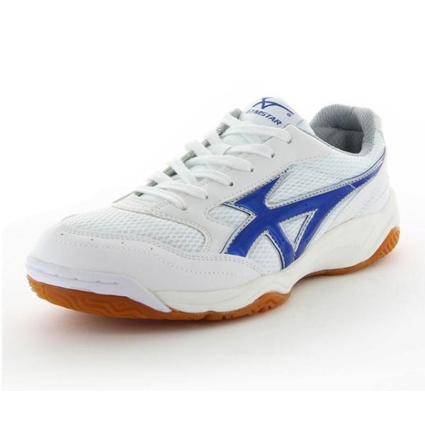 基本性能(軽量・屈曲・耐久性)を備えたポピュラーな体育館シューズです。着地時の衝撃を吸収し、足・膝・腰にかかる負担を軽減するため、踵部に衝撃吸収材を搭載しました。衝撃吸収材は靴底から確認することもできます。[商品詳細]ウィズ：2E素材：(ア...