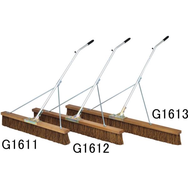 サビに強く高強度なアルミ柄、補強入り一体型大型ジョイント金具採用。整理に便利な固定フック、握りやすいグリップ付き。長短カットの毛足がブラシの跳ねを抑えます。[商品詳細]●サイズ：柄／２５ｍｍ×１３５ｃｍ、ブラシ／幅１５０ｃｍ、毛の長さ１４ｃ...