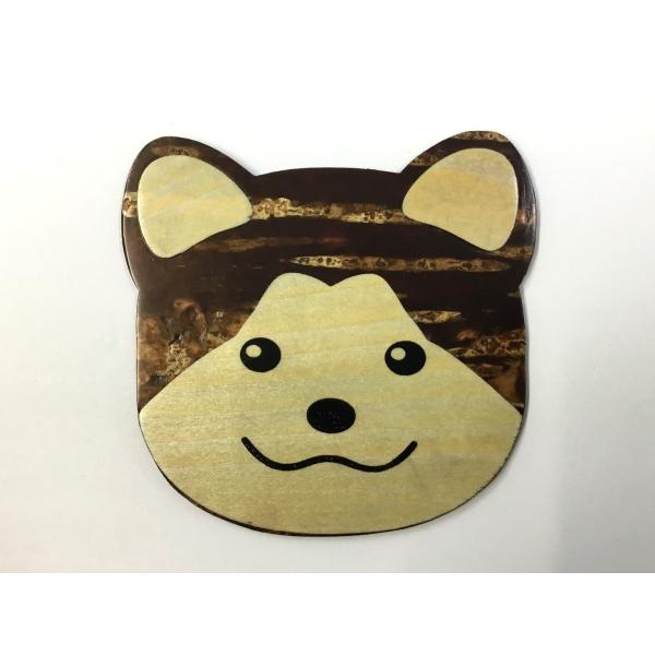 伝統工芸の樺細工ながら、秋田犬がかわいいコースターです。手作りにつき1つ1つ微妙に模様が異なります。◆名称　：◆大きさ：◆製造者：(株)樺細工八柳　仙北市角館町小勝田松ケ崎２９−２０